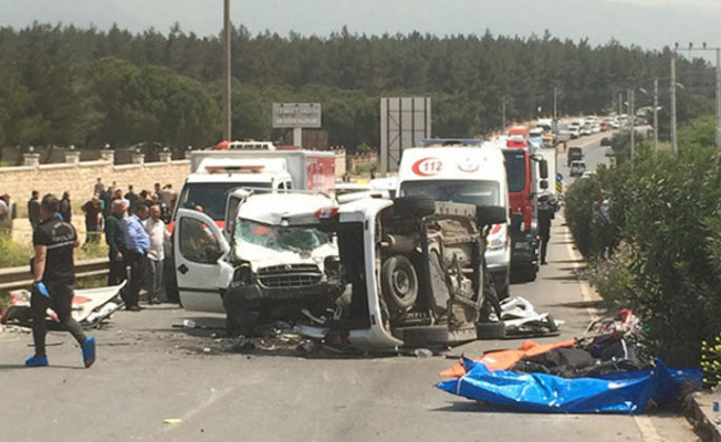 İzmir'de Trafik Kazası! 3'ü Çocuk 7 Kişi Öldü!