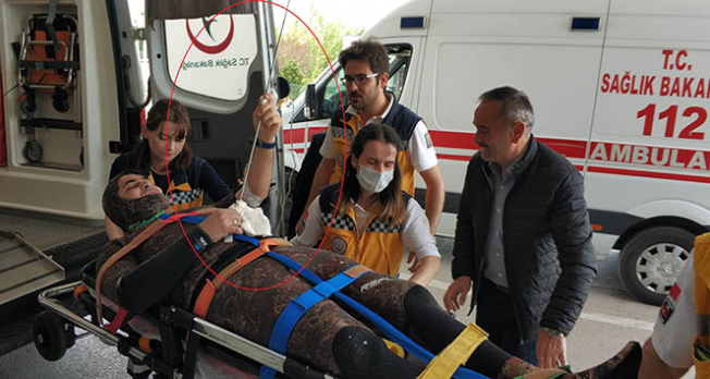 Karnın'da Zıpkın ile Hastaneye Gitti Karnın'da Zıpkın ile Hastaneye Gitti