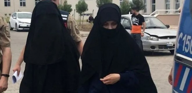 Sınırda 2 Kadın DEAŞ'lı Yakalandı Sınırda 2 Kadın DEAŞ'lı Yakalandı