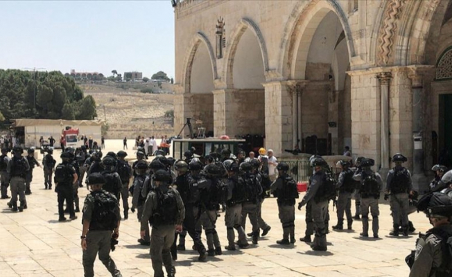 İsrail Polisi Yeniden Mescid-i Aksa'da