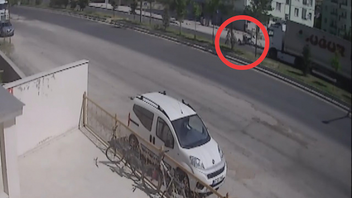 Ağrı-Van kara yolunda Feci kaza! Yaşlı Adam Tırın altında kaldı