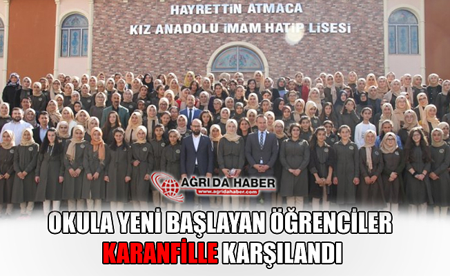 Ağrı Hayrettin Atmaca Kız İmam Hatip Lisesine Başlayan Öğrenciler Karanfille Karşılandı!