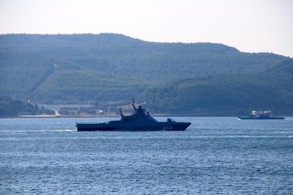 Rus Askeri gemileri Çanakkale'den Geçti