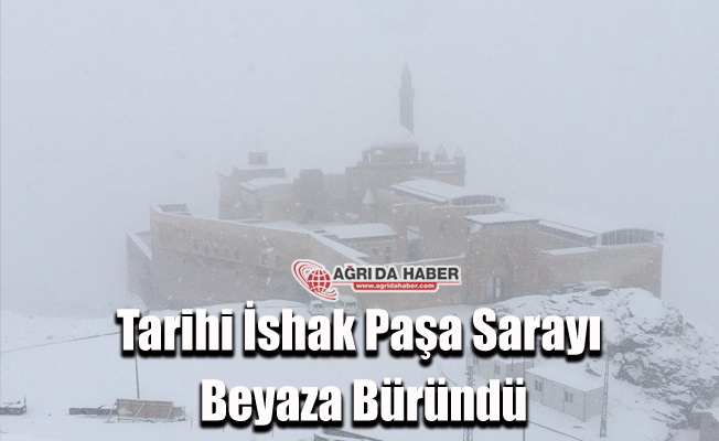 Ağrı'da Kar Yağdı! İshak Paşa Sarayı Beyaza Büründü!