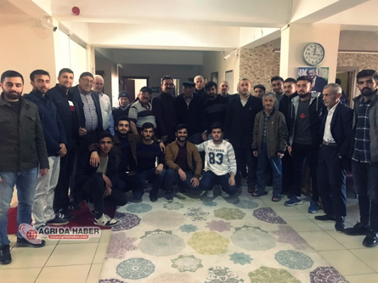 Ağrı Kyk’lı Gençlerden Huzur Evi Ziyareti