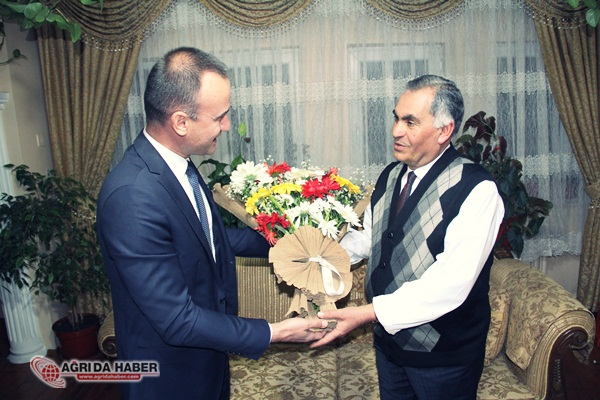 Ağrı’da Emekli Öğretmen Cafer Erdoğan'a vefa ziyareti