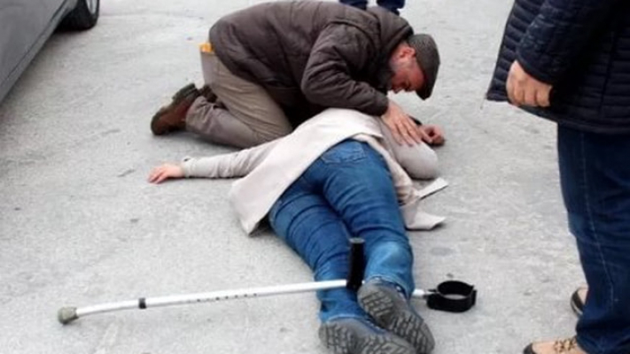 Eşini yolun ortasında buldu!