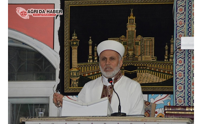 Ağrılılar Regaip Kandili'ni Merkez Camii'nde ihya ettiler