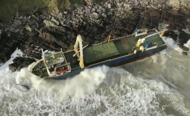 Hayalet Gemi Karaya Vurdu!