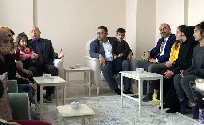 Kaymakam Murtaza Ersöz, bakım evlerindeki çocukları ziyaret etti