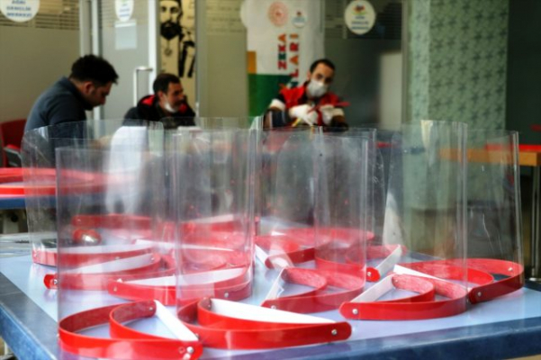 Sağlıkçılara maske üretiminde destek Ağrılı Gençlerden Geldi!