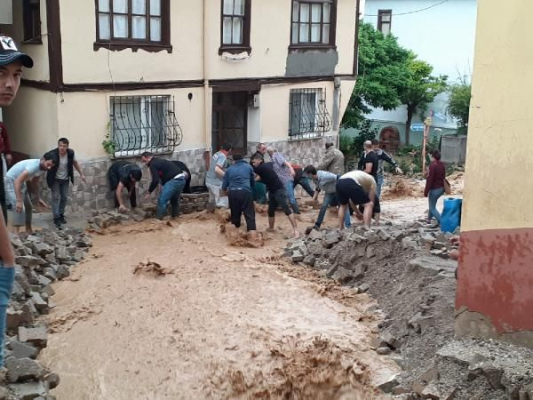 Bursa'da Sel Faciaya Neden Oldu!