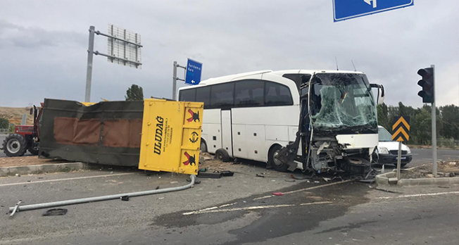 Ağrı Çevreyolu’nda Kaza! 4 kişi Yaralandı