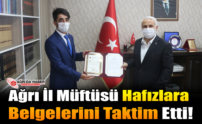 Ağrı İl Müftüsü Hafızlara Belgelerini Takdim Etti!