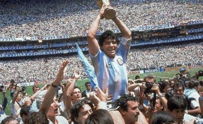 Futbolun Efsane İsmi Maradona Hayatını Kaybetti