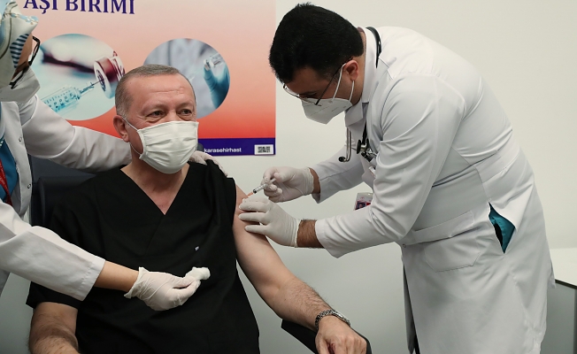 Cumhurbaşkanı Erdoğan Koronavirüs Aşısı Oldu!