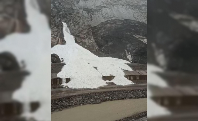 Hakkari'de Çığ Düştü! O Anlar Kameraya Yakalandı