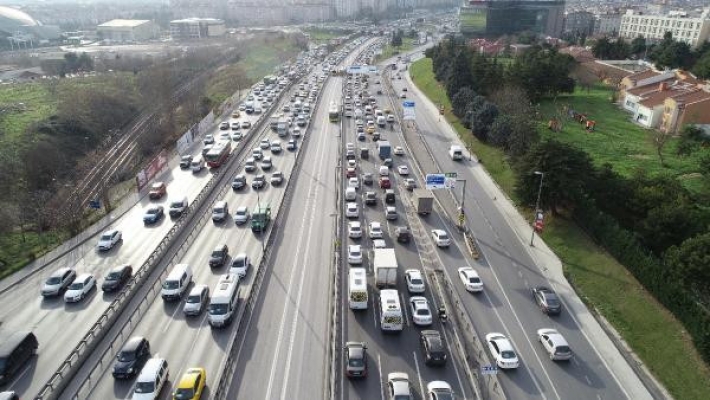 Kısıtlama öncesi trafik yoğunluğu yüzde 70'i aştı