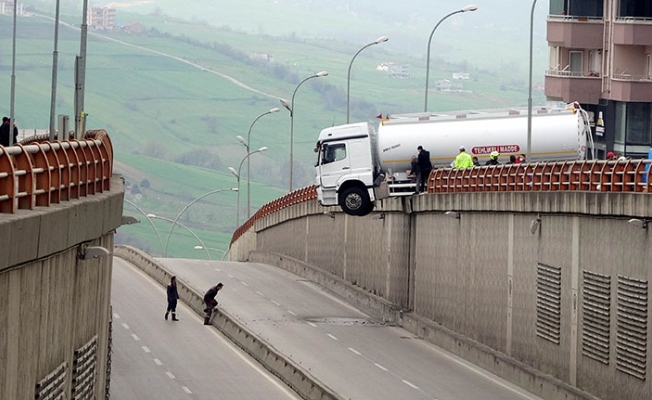 El Frenini Çekmeyen Tanker Asılı Kaldı