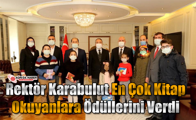 Rektör Karabulut En Çok Kitap Okuyanlara Ödüllerini Verdi