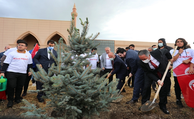 AİÇÜ’de 15 Temmuz Şehitleri Anısına Fidan Dikildi