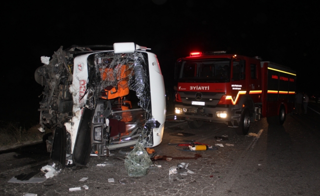 Korkunç kazada: 4 kişi öldü, 5 kişi yaralandı