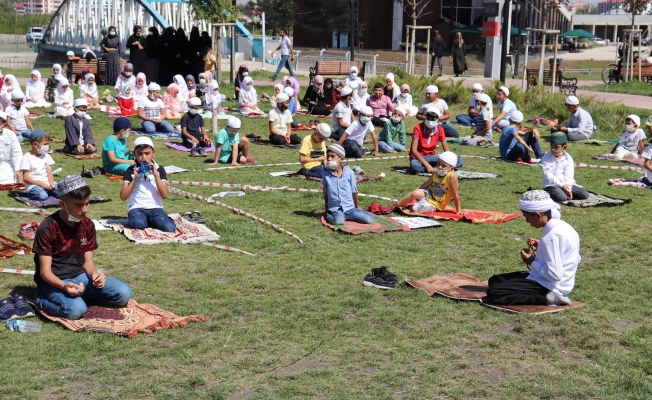 Ağrı'da Millet Bahçesi’nde Namaz Etkinliği Düzenlendi