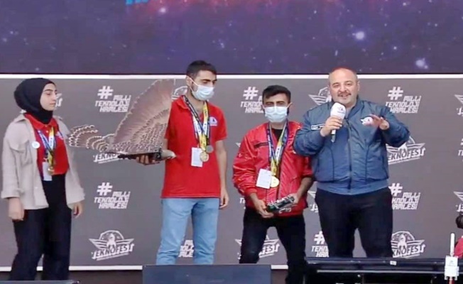 AİÇÜ Öğrencileri Altın Performans Ödülü Kazandı