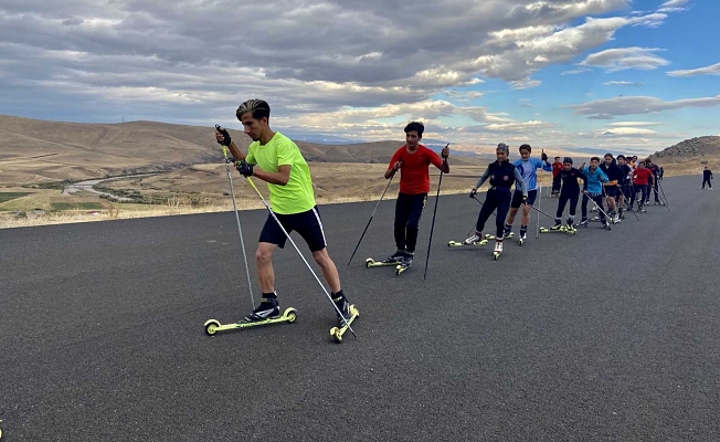 Ağrı'da Kayaklı Koşu Antrenmanı Yapıldı