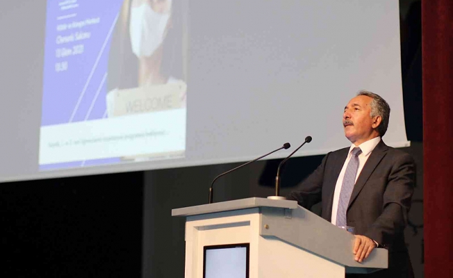 Rektör Karabulut Öğrencilerle Bir Araya Geldi