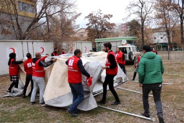 Ağrı Kızılay Şubesi, çadır kurma eğitimi verdi