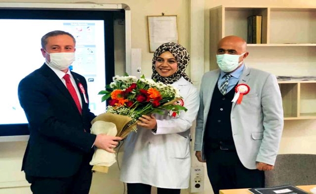 Müdür Kökrek'ten öğretmene doğum günü sürprizi