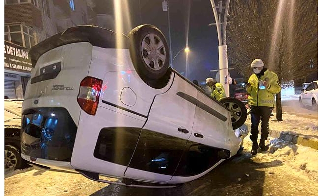 Ağrı'da araç takla attı: 2 kişi yaralandı!