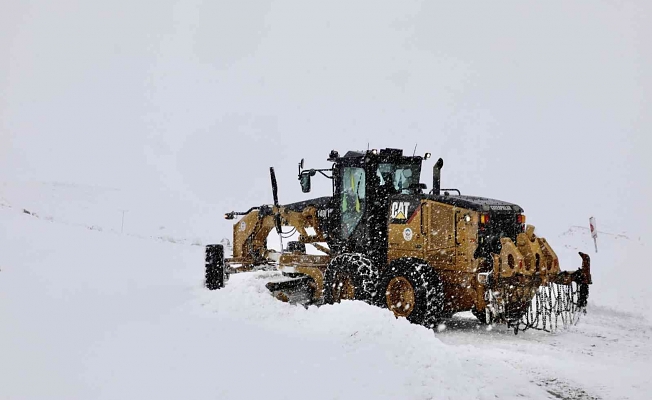 Ağrı’da kar yağışı sonrası 69 köy yolu ulaşıma kapandı!