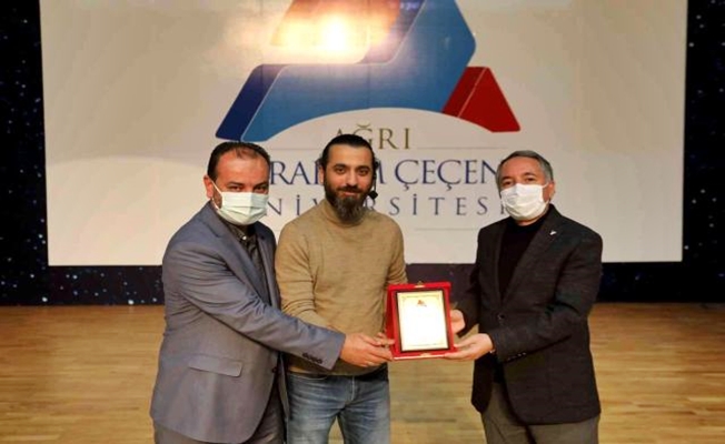 AİÇÜ'de "Kimlik Aşısı" konferansı gerçekleştirildi