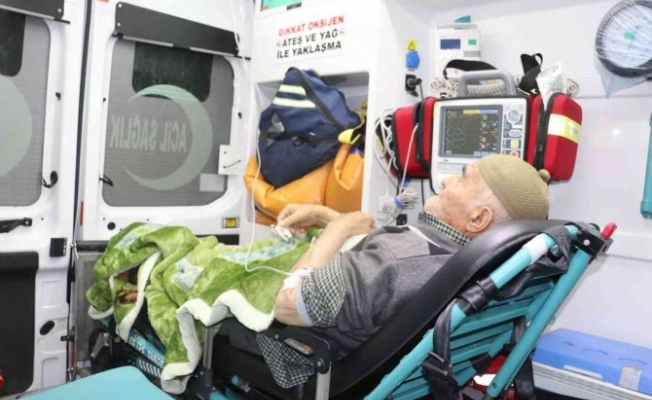Hamur'da yaşlı adam için sağlık ekipleri seferber oldu