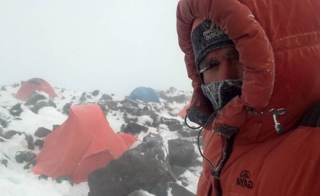 Ağrı Dağı'na tırmanmaya çalışan İranlı dağcılar geri döndü