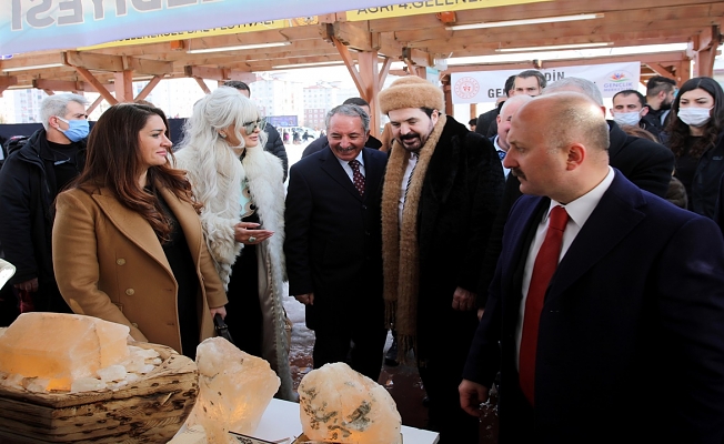 AİÇÜ’lü Akademisyenler, Kardan Eserler Yaptı