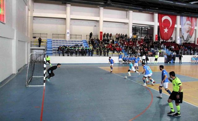 Ağrı'da ÜNİLİG salon futbolu müsabakaları başladı