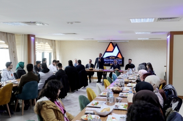 Rektör Karabulut, öğrenci kulüp temsilcileri ile bir araya geldi