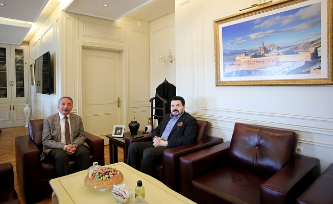 Başkan Savcı Sayan, AİÇÜ Rektörü Karabulut'u ziyaret etti