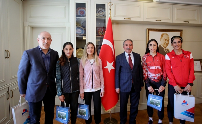 AİÇÜ’lü Sporcular Şampiyonalardan Madalyalarla Döndü