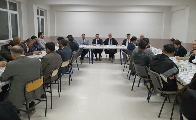 Hamur’da okul yöneticileri iftar yemeğinde bir araya geldi