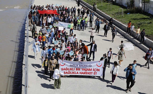 Ağrı'da sağlıklı yaşam yürüyüşü yapıldı