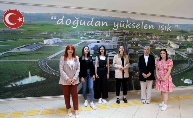 AİÇÜ'lü Öğrenciler binlerce koliyi Ukrayna’ya ulaştırdı