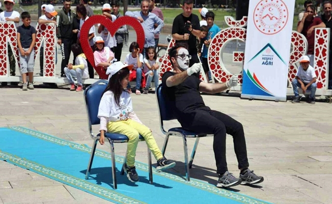 Ağrı'da Çocuklar 'Çocuk Şenliği'nde eğlendi