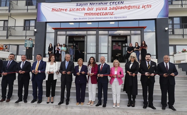 AİÇÜ'de 2021-2022 akademik yılı mezuniyet töreni