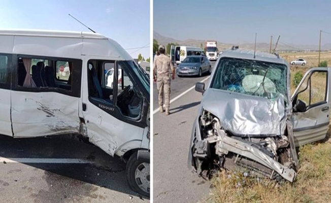 Ağrı'da trafik kazası: 12 kişi yaralandı!