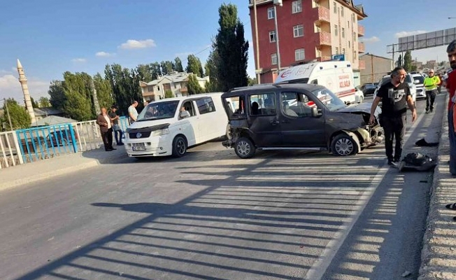 Ağrı'da meydana gelen trafik kazasında 2 kişi yaralandı!