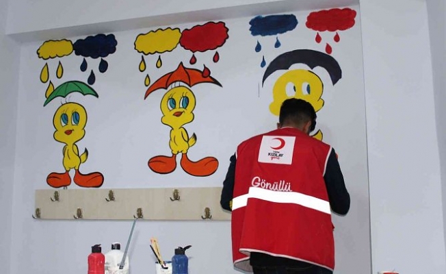 Ağrı'da Kızılay Gönüllüleri okulları renklendirdi